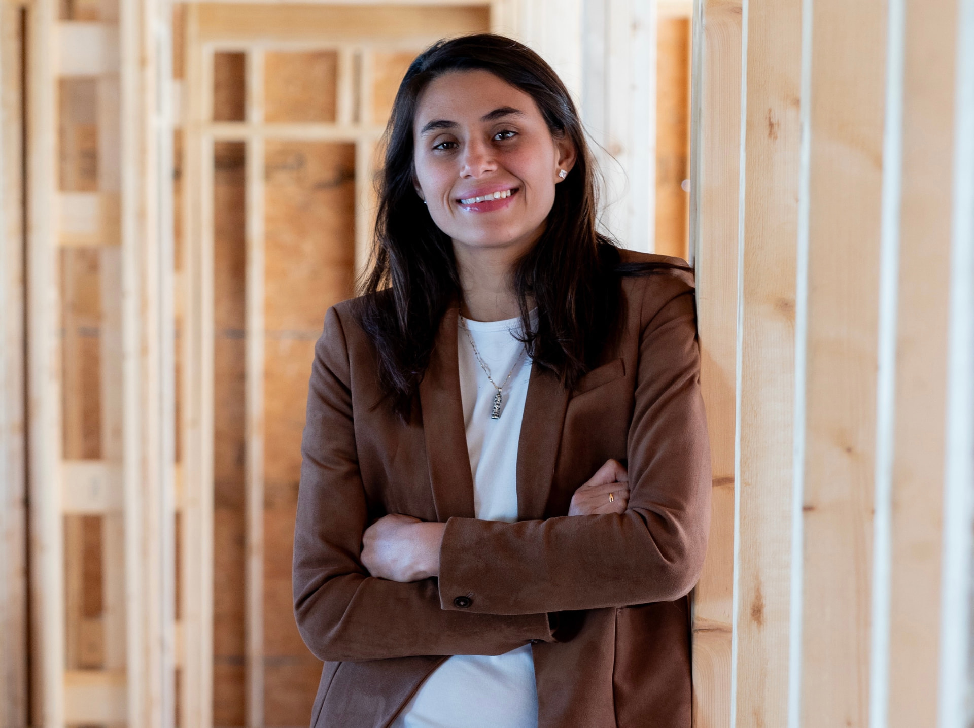 Jhurani Mizrahi, alumna de Sin Traductor y dueña de su propia constructora